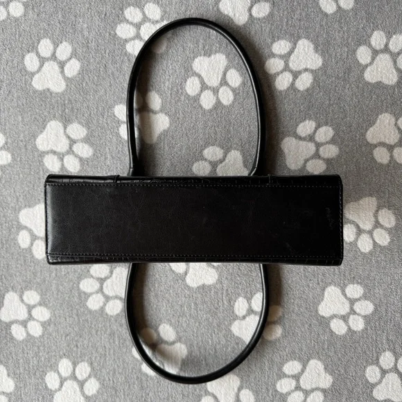 Handbag with Silver Heart Hardware - Picture 4 of 12